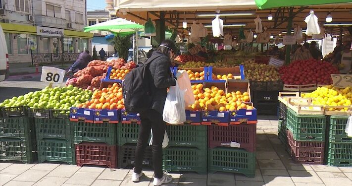 Bie inflacioni, por çmimet e ushqimeve mbeten të shtrenjta