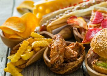 Ushqimet e përpunuara mund të përshpejtojnë plakjen biologjike, sipas studimit