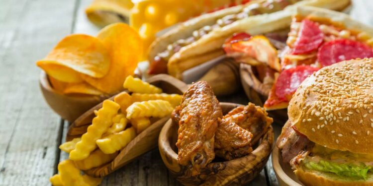 Ushqimet e përpunuara mund të përshpejtojnë plakjen biologjike, sipas studimit