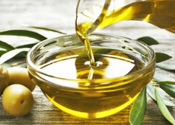 Më pak vaj ulliri, rritet lehtë çmimi: Një litër po kushton 800 lekë