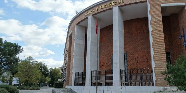 Viti 2024 mbyllet me normën interesi 2.75%. Guvernatori: Kemi blerë euro për të stabilizuar kursin