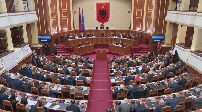 Mazhoranca miraton buxhetin 2025, nuk pranohen propozimet e opozitës