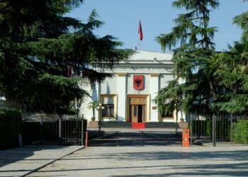 Kuvendi kërkon para shtesë, deputetët shpenzuan 400 mijë euro në 8 muaj për udhëtime jashtë vendit