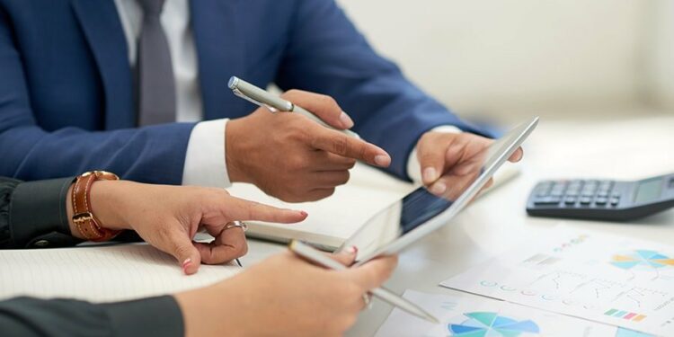 Profesionistët e lirë rrezikojnë rimbursimin – Tatimet: 18 dhjetori afati i fundit për ata që s’kanë deklaruar ende llogaritë bankare