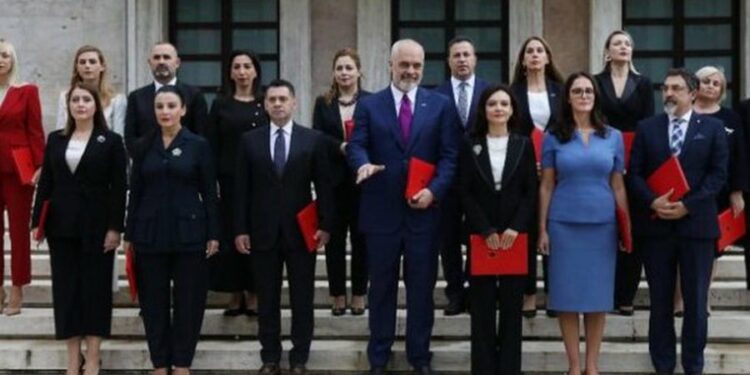 Bonus edhe për administratën në fundvit, 120 milionë lekë në dispozicion. Zbardhen detajet