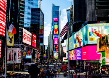 Reklamat thyejnë rekord: Shpenzimet kalojnë 1 trilion dollarë për herë të parë