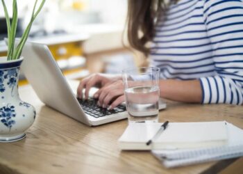 Sa ujë duhet të pini çdo ditë?