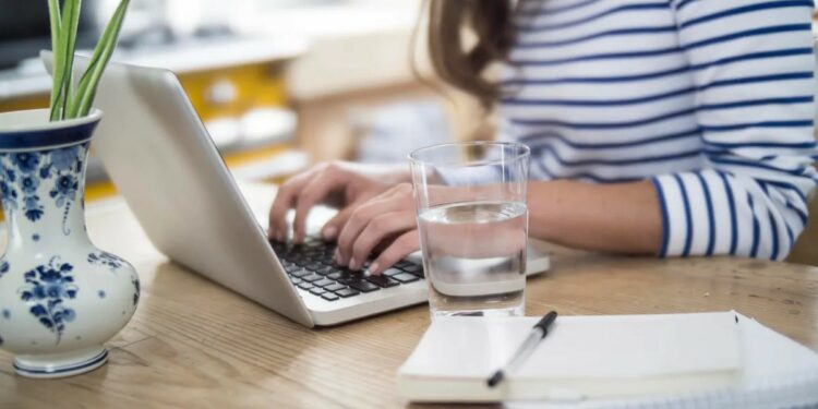 Sa ujë duhet të pini çdo ditë?