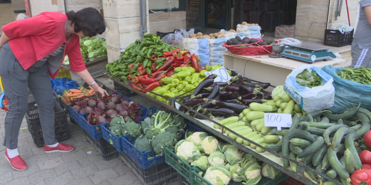 Inflacioni stabilizohet në 2%, por ushqimet po shtrenjtohen