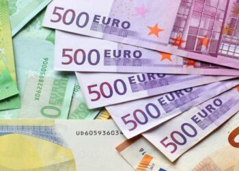 Viti nis me rritje të valutave, ja sa shkëmbehet euro dhe dollari