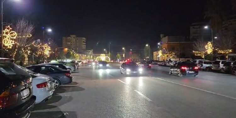 Vlora, Fieri, Durrësi e Berati në errësirë totale, rikthehet pjesërisht energjia në disa zona