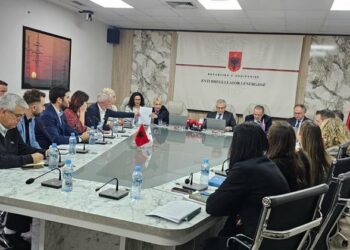 ERE merr vendimin: Ulet me 1 lek çmimi i energjisë elektrike për abonentët familjarë