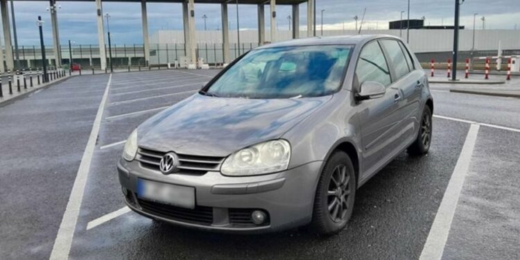 Pronari i këtij Golfi duhet të paguajë 200 mijë euro parkim!