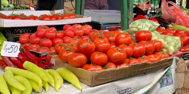 Domate nga Maqedonia, shqiptarët po ushqehen me produkte të huaja
