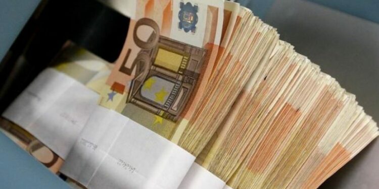 Qytetarët dhe bizneset shtojnë kërkesën për kredi, bankat premtojnë lehtësim kushtesh