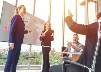 Dëgjoni, që të komunikoni!