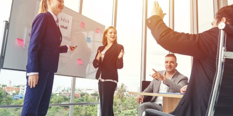 Dëgjoni, që të komunikoni!