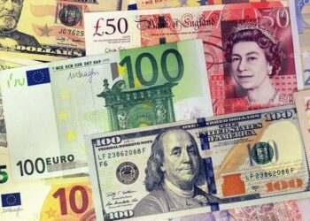 Paralajmërimi i ekspertit: Paundi britanik mund të bjerë deri në 1,15 dollarë