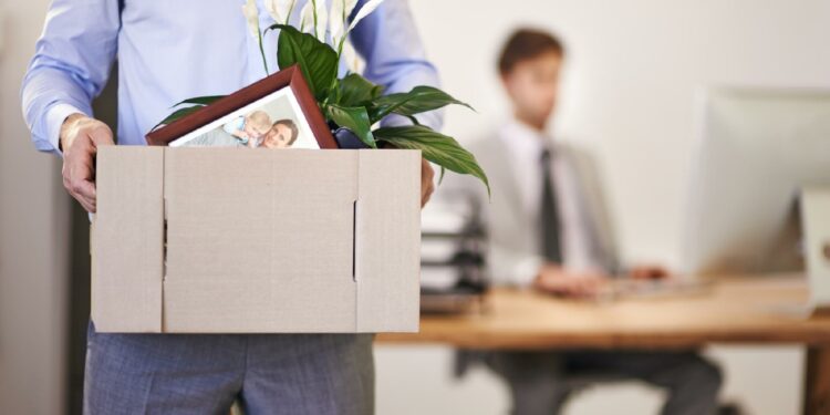 3 frazat që shefat përdorin kur duan t’ju pushojnë nga puna