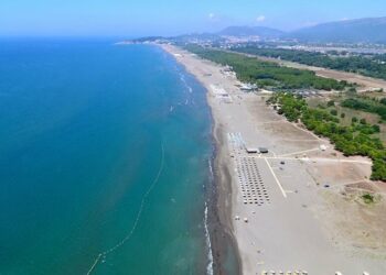 Rregullat e reja të qirasë së plazheve godasin rëndë Ulqinin