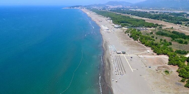 Rregullat e reja të qirasë së plazheve godasin rëndë Ulqinin