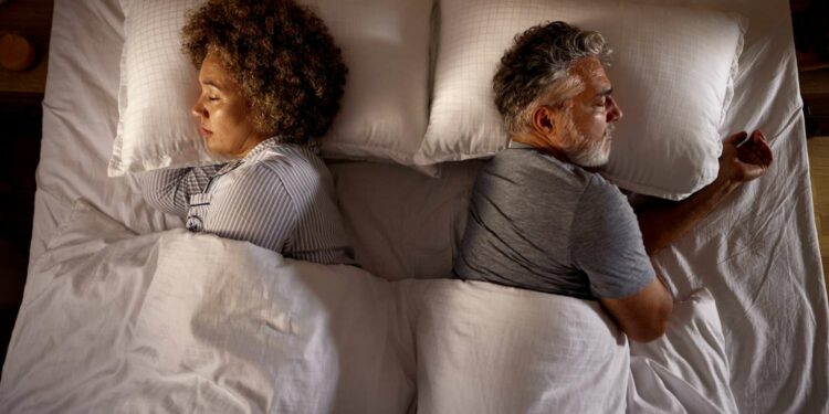 A kanë gratë nevojë për më shumë gjumë se burrat?