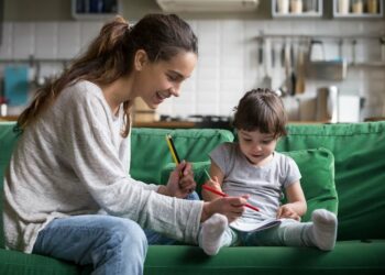 Keni të punësuar dado apo ndihmëse për pastrim? Procedura si t’i deklaroni