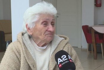 Kush kujdeset për prindërit tanë?! Të moshuarit kanë mbetur të vetëm, u nevojitet shërbim