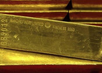 “Për dy minuta menduam se ishim të pasur”, tre punëtorë gjejnë lingota ari dhe… ia kthejnë policisë