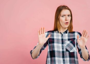 Njerëzit me inteligjencë të ulët emocionale shpesh përdorin këto 7 fraza