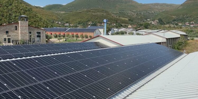 Aplikimi për panele diellore, shteti jep 70 për qind të shumës, përfitojnë 2 mijë abonentë