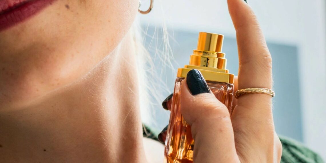 Çfarë do të thotë të përdorësh parfum çdo ditë, sipas psikologjisë?