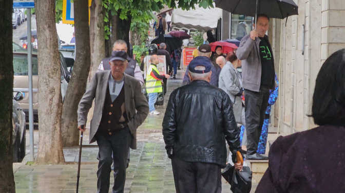 Ishte premtuar për në shkurt, ja kur do të shpërndahet bonusi i pranverës për pensionistët