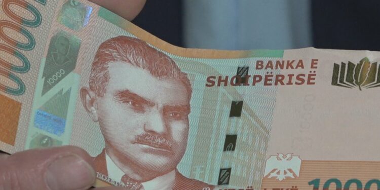 “Lumë” parash “cash”, rreth 4.2 miliardë euro qarkulluan jashtë bankave në 2024