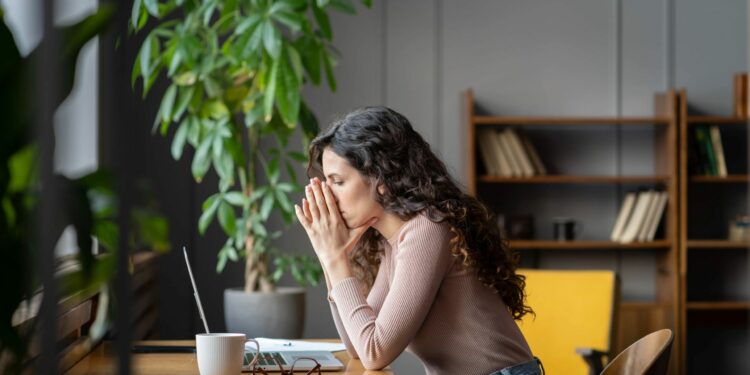 Pse ndihemi gjithmonë të rraskapitur pas pune?