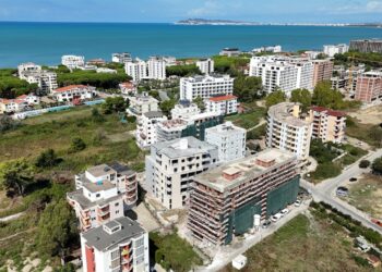 Pasi ngeci në pritje të rivlerësimit, tregu i pasurive të paluajtshme i rikthehet shit-blerjeve normale