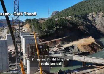 “Korridori VIII po merr formë”, Rama e nis ditën me punimet në rrugën Elbasan-Qafë Thanë