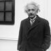 TikTok “ringjall” Albert Einstein me AI – Deepfake nga një foto e vetme!