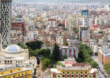 Viti 2025 nis me pesimizëm, bie besimi i një pjese të biznesit dhe konsumatorëve