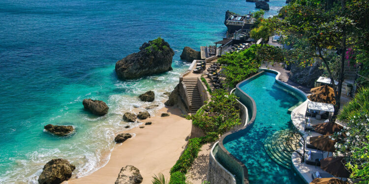 Të lodhur nga puna? 11 vende ku mund të shkoni të jetoni pa shumë para