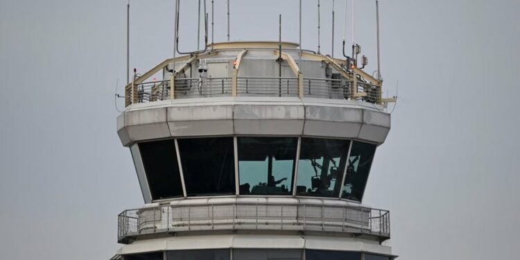 SHBA, pushohen nga puna qindra punonjës të trafikut ajror