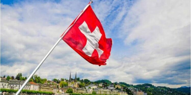 Zvicra “ngrin” fondet me Shqipërinë? Ambasada shpjegon se kush preket