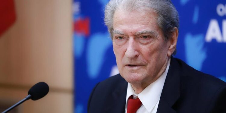 Premtimet ekonomike të Berishës: Zero taksa për profesionet e lira dhe biznesin e vogël. Ulje nga 15 në 2% të taksës së shitjes së pronës