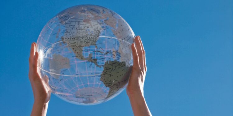 Shtetet që flasin më shumë gjuhë në botë – Ku renditet Shqipëria?