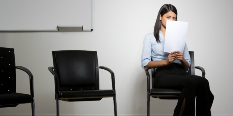 Si të vishemi në një intervistë pune?