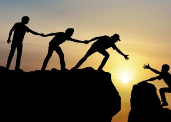 Mirësia ju bën më të lumtur se një pagë më e lartë, Raporti i Lumturisë 2025 ju tregon pse