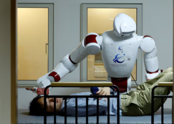 Infermierët e së ardhmes, a do të kujdesen robotët për të moshuarit në Japoni?
