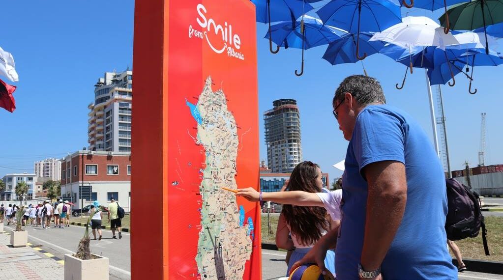 Turistë të varfër vizitojnë Shqipërinë, ja sa janë shpenzimet mesatare për person