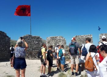 Turistët “e varfër” në Shqipëri, shpenzimet mesatare 427 euro për çdo pushues