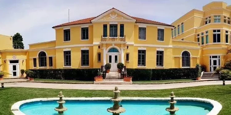 Ambasada amerikane, apel qytetarëve: Aplikoni vetë për vizë, shmangni agjencitë. Ja pse…